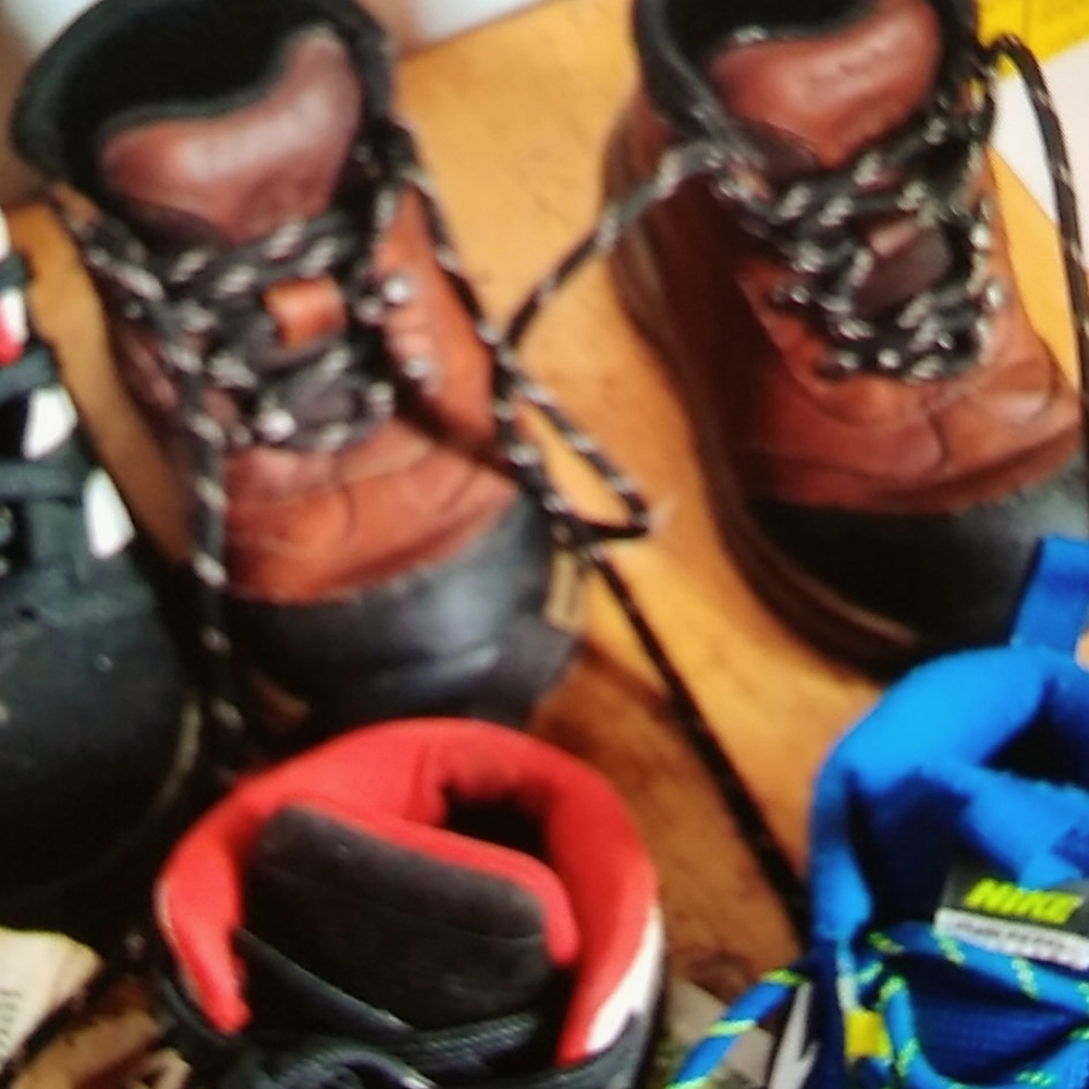 Baby 😘 shoes and Baby walker and pgs